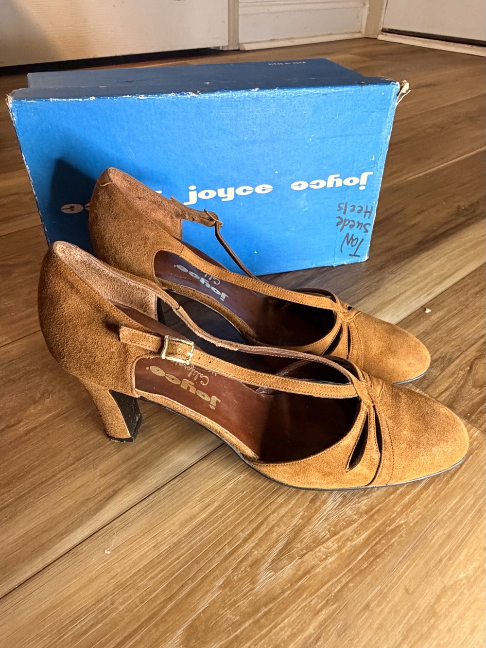 Vintage 70s 80s Joyce California Brown Suede T Strap Made in Spain CutOut Pumps